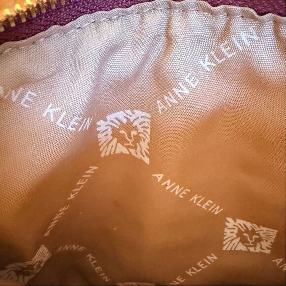 Anne Klein Women's Burgundy Woven Wristlet Clutch Gold Zipper Hardware - Picture 7 of 8